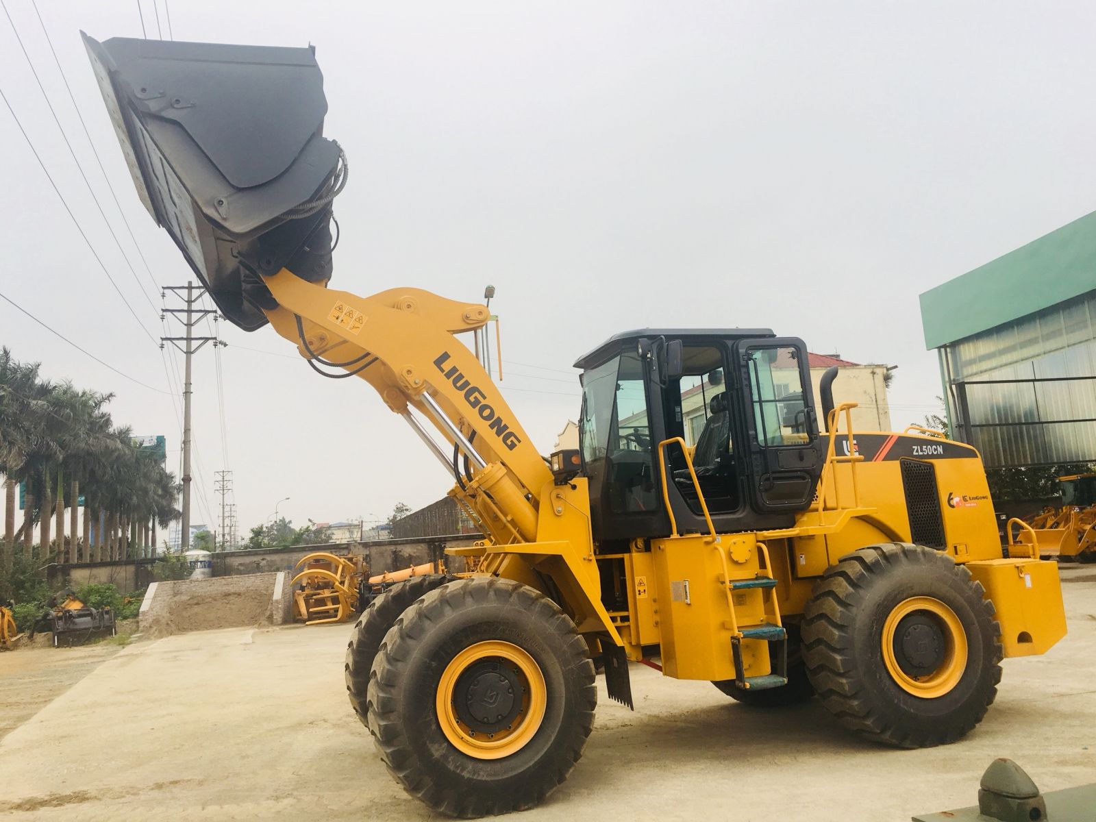 Máy Xúc Lật Liugong 2 Tầng Đổ ZL50CN Đổ Cao 4,5m Gầu 3,3 đến 5 m3