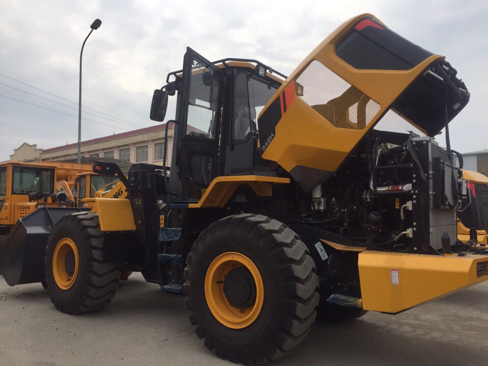 MÁY XÚC LẬT LIUGONG 842H - DUNG TÍCH GẦU 2.7 M3