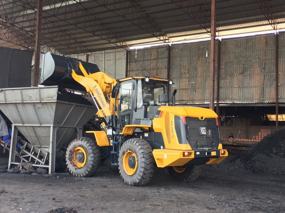 Giá Cả Ước Lượng Một Số Loại Máy Xúc Lật Trên Thị Trường Hiện Nay